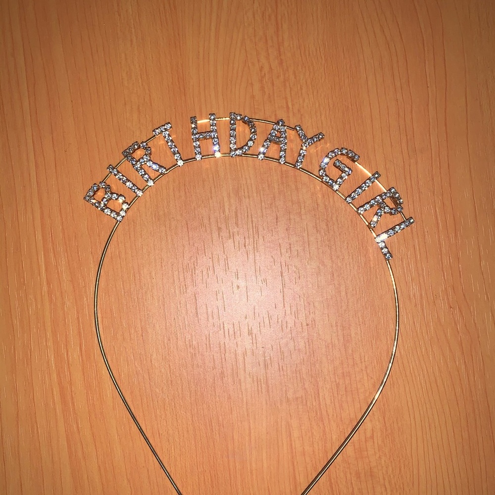 A gold Birthday headband🤩